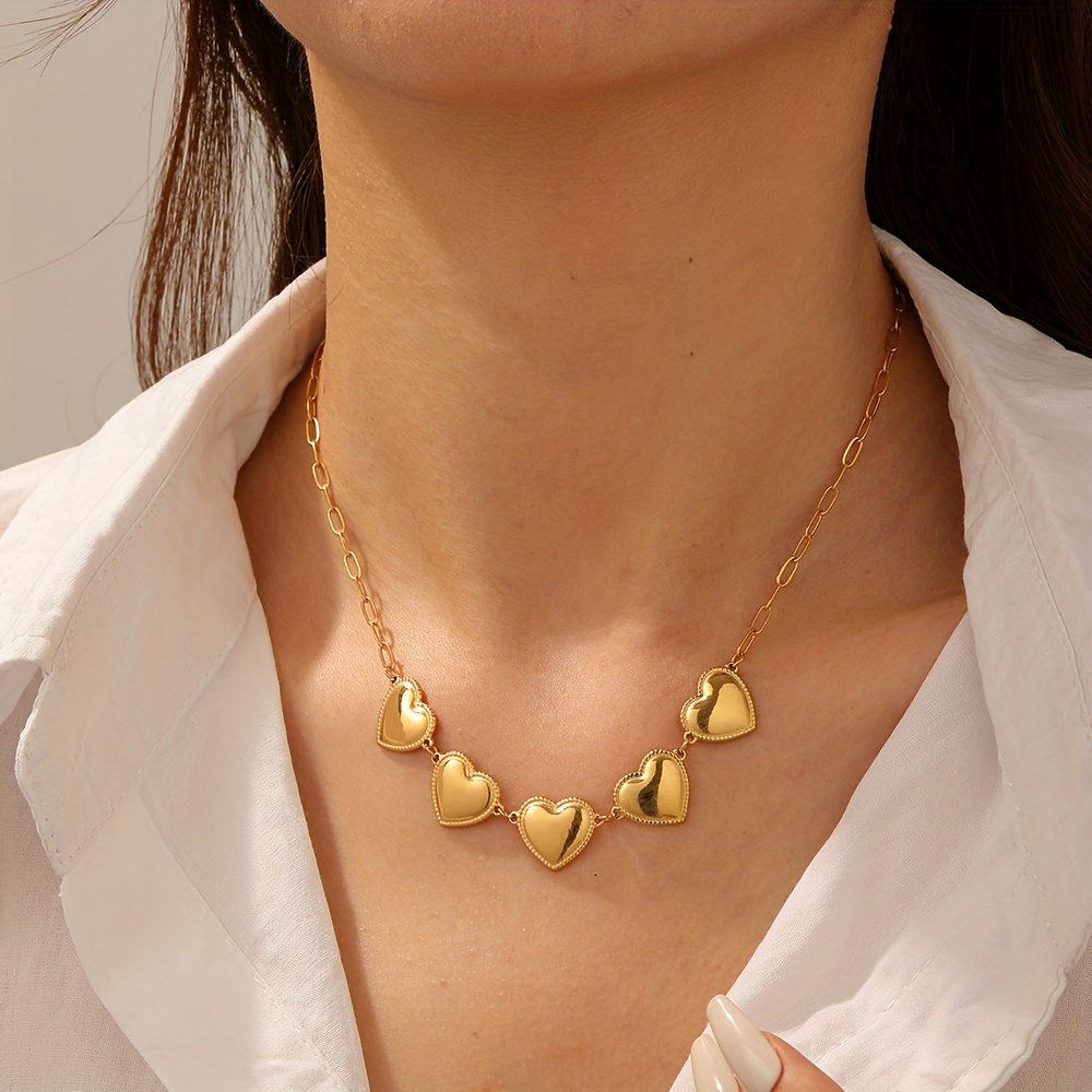 Women's Golden Retro Elegant Heart Pendant Necklace, All Seasons